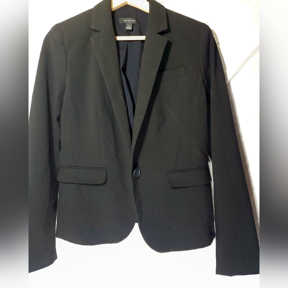 Ann Taylor Size 2 Black Blazer